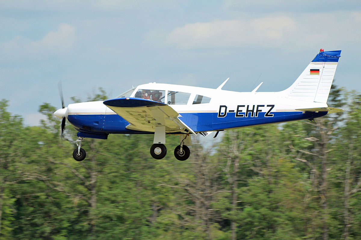 Private Piper PA-28R-200 Cherokee Arrow II, D-EHFZ, Flugplatz Bienenfarm, 11.06.2022