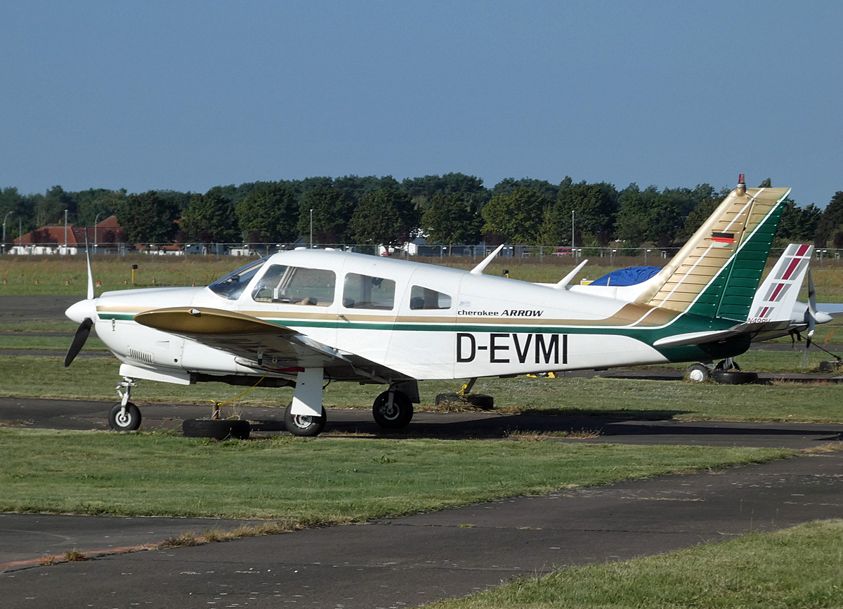 Private Piper PA-28R-200 Cherokee, D-EVMI, Flugplatz Strausberg, 24.04.2024