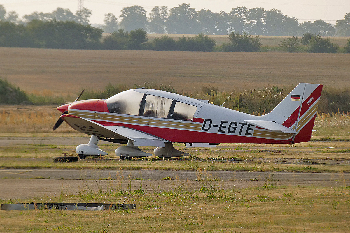 Private  Robin DR-400/180 Regent, D-EGTE, Flugplatz Strausberg, 21.08.2021