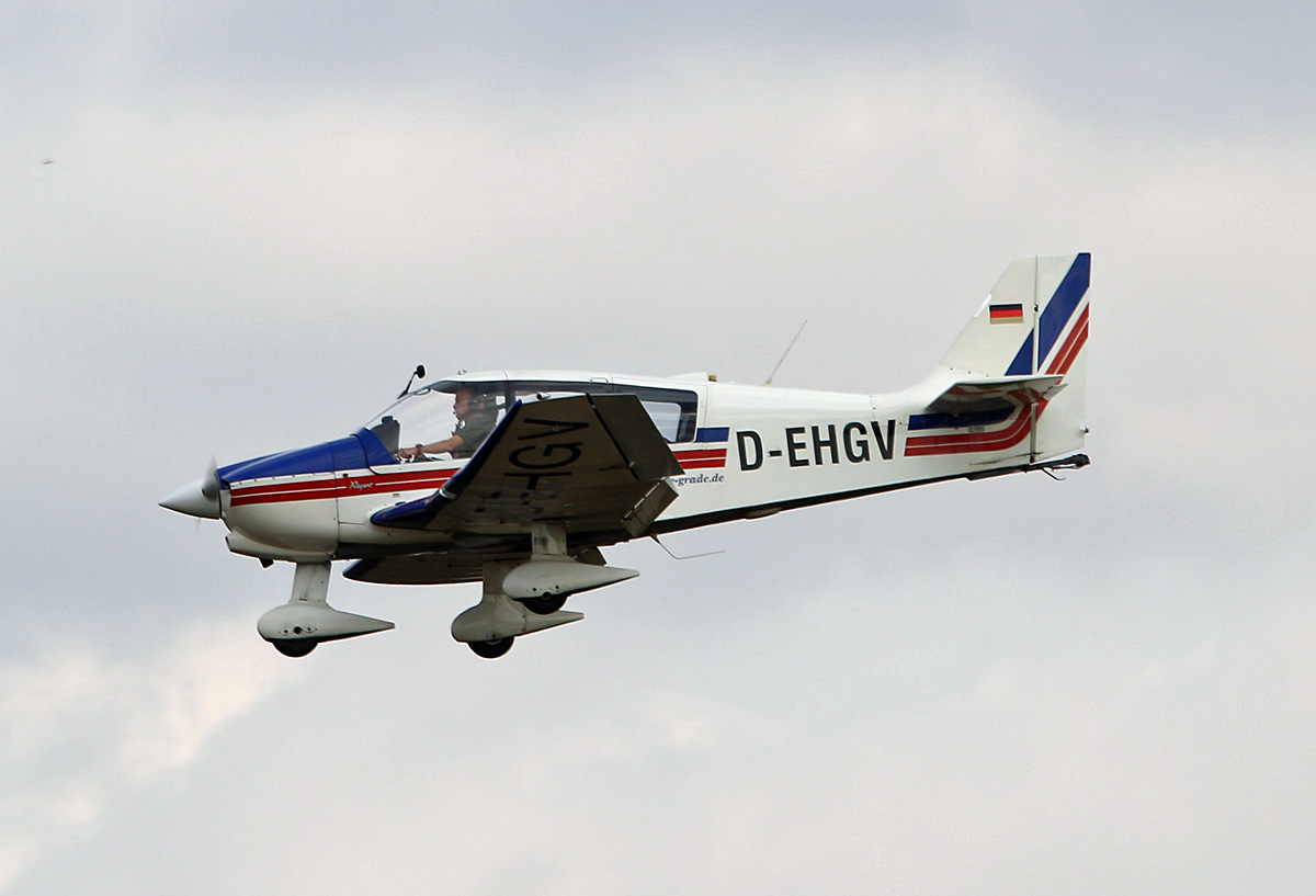 Private, Robin DR400/180 Regent, D-EHGV, Flugplatz Bienenfarm. 16.09.2018