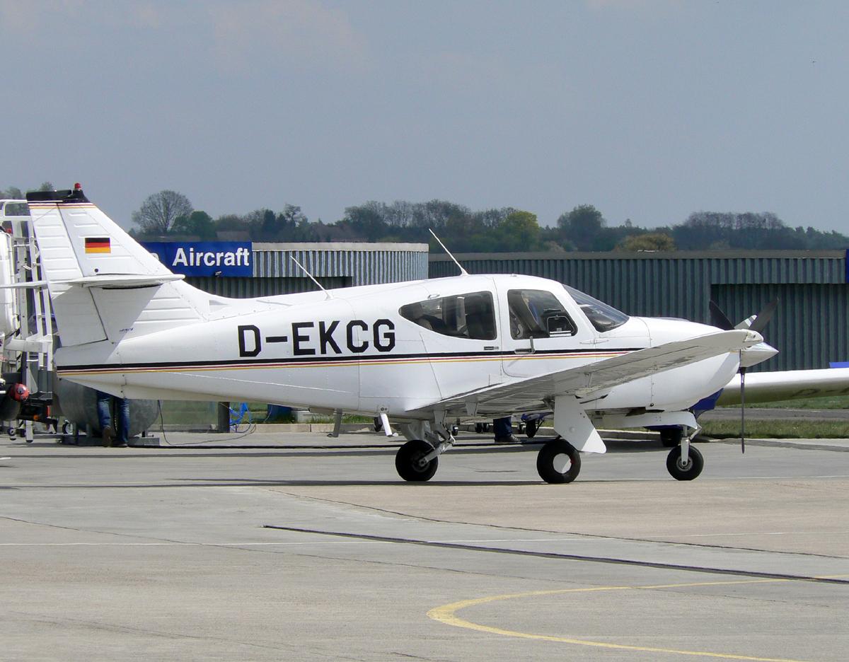 Private Rockwell Commander 114B D- EKCG am 01.05.2013 auf dem Flugplatz Strausberg