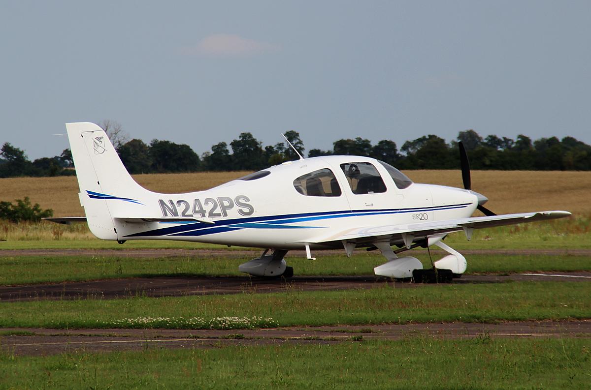 Private SR-20, N242PS, Flugplatz Strausberg, 09.07.2017