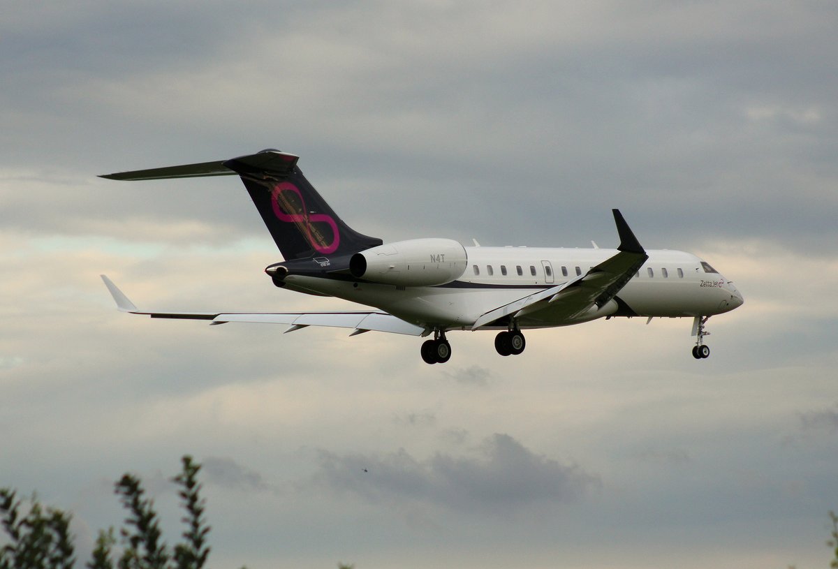 Private (Zetta Jet), N4T, (c/n 9195),Bombardier BD-700-1A10 Global Express, 01.08.2016, HAM-EDDH, Hamburg, Germany 