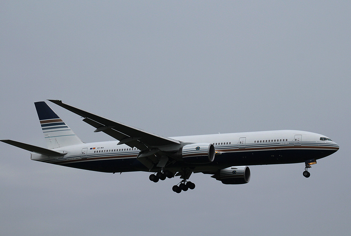 Privilege Style, Boeing B 777-28E(ER), EC-MIA, TXL, 07.05.2017