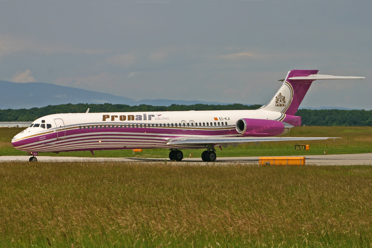 Pronair, EC-KJI, McDonnell Douglas MD-87, msn: 49836/1721,  Ciudad de Torretallada , 11.Juni 2008, GVA Genève, Switzerland.