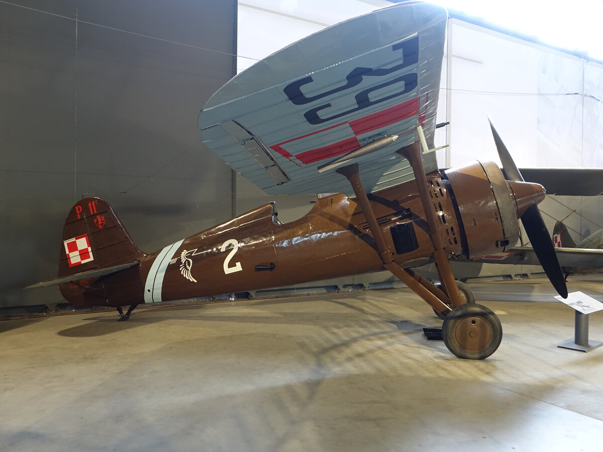 PZL P.11, einmotoriges Standard-Jagdflugzeug aus den 1930er-Jahren, luftgekühlter 9-Zylinder-Sternmotor PZL Mercury VIS2 mit 645 PS, vier 7,7-mm-MG Wz 33 mit je 500 Schuss an den Rumpfseiten, Kennung 2, Luftfahrtmuseum Krakau (14.09.2021)
