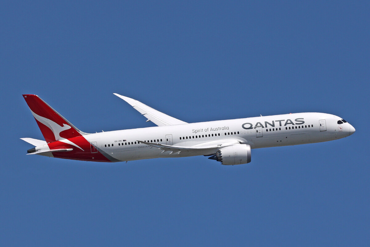 Qantas Airways, VH-ZNI, Boeing B787-9, msn: 66073/921,  Kookaburra , 07.Juli 2023, LHR London Heathrow, United Kingdom.