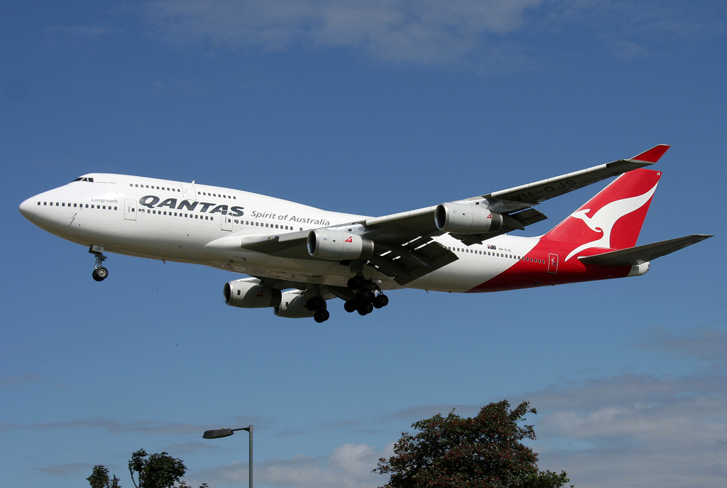 Qantas B747-400 VH-OJS im Anflug auf 27L in LHR / EGLL / London Heathrow am 24.08.2011
