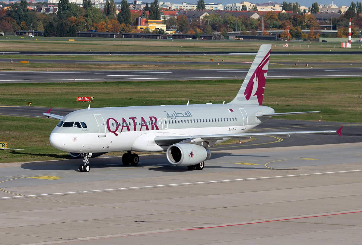 Qatar Airways A 320-232 A7-AHX bei der Ankunft in Berlin-Tegel am 19.10.2013