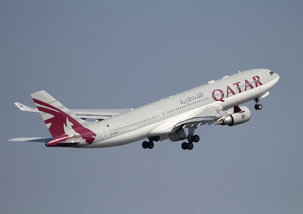 Qatar Airways A 330-202 A7-AFM beim Start in Berlin-Tegel am 14.04.2013