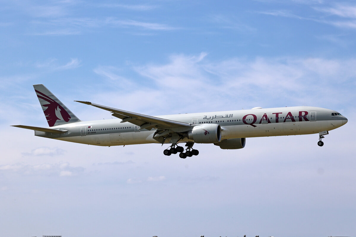 Qatar Airways, A7-BAW, Boeing B777-3DZ, msn: 41741/1071, 19.Mai 2023, AMS Amsterdam, Netherlands.