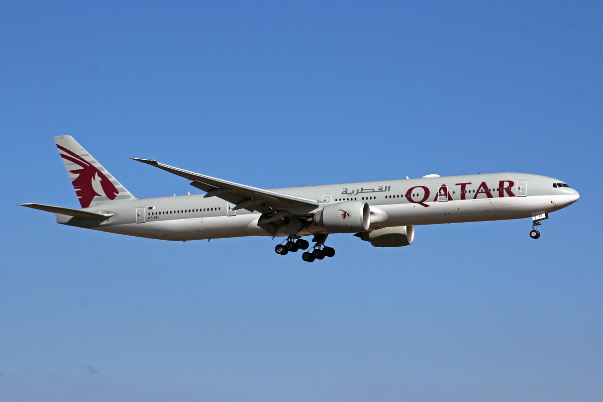 Qatar Airways, A7-BEI, Boeing B777-3DZER, msn: 60335/1384, 27.Februar 2022, ZRH Zürich, Switzerland.