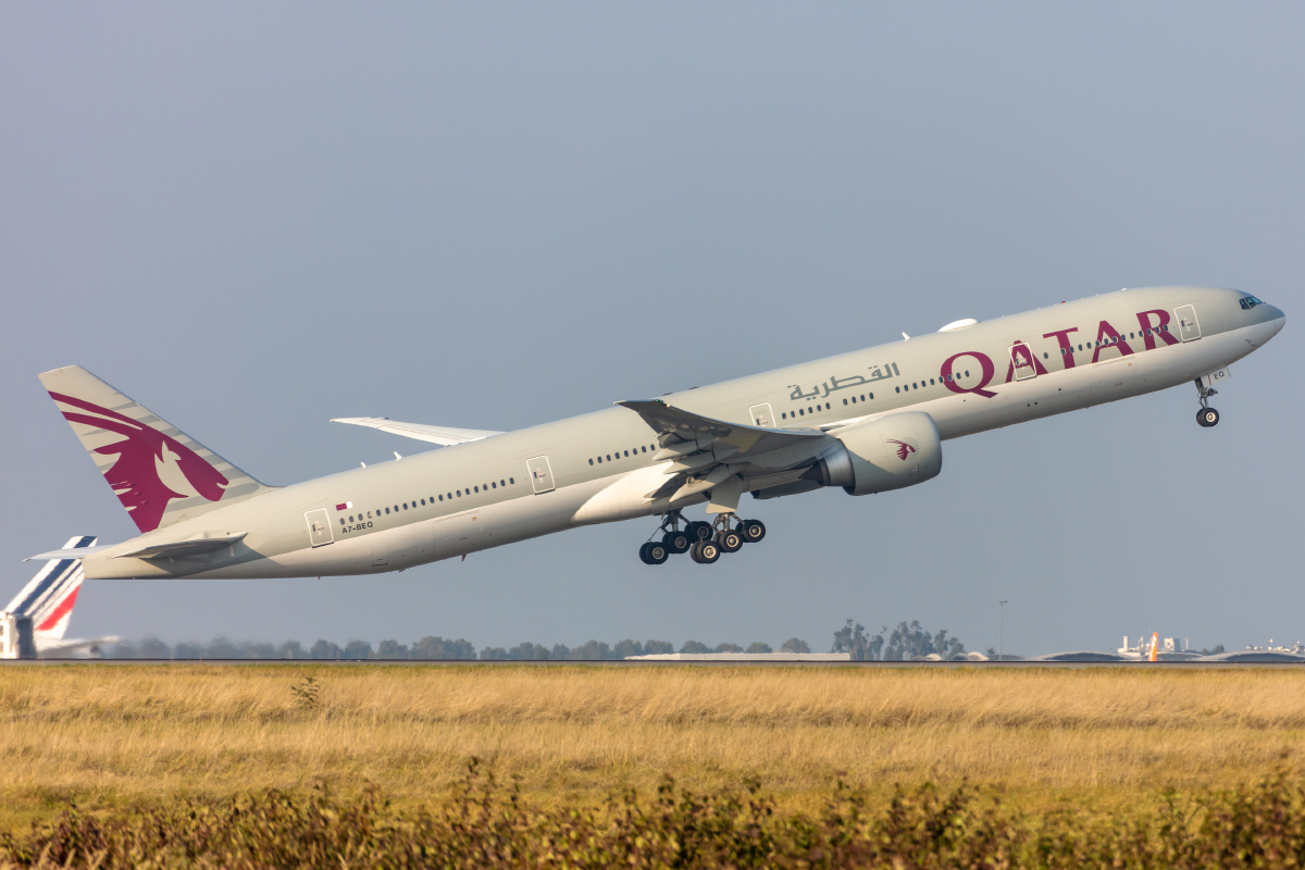 Qatar Airways, A7-BEQ, Boeing, B777-3DZ-ER, 10.10.2021, CDG, Paris, France