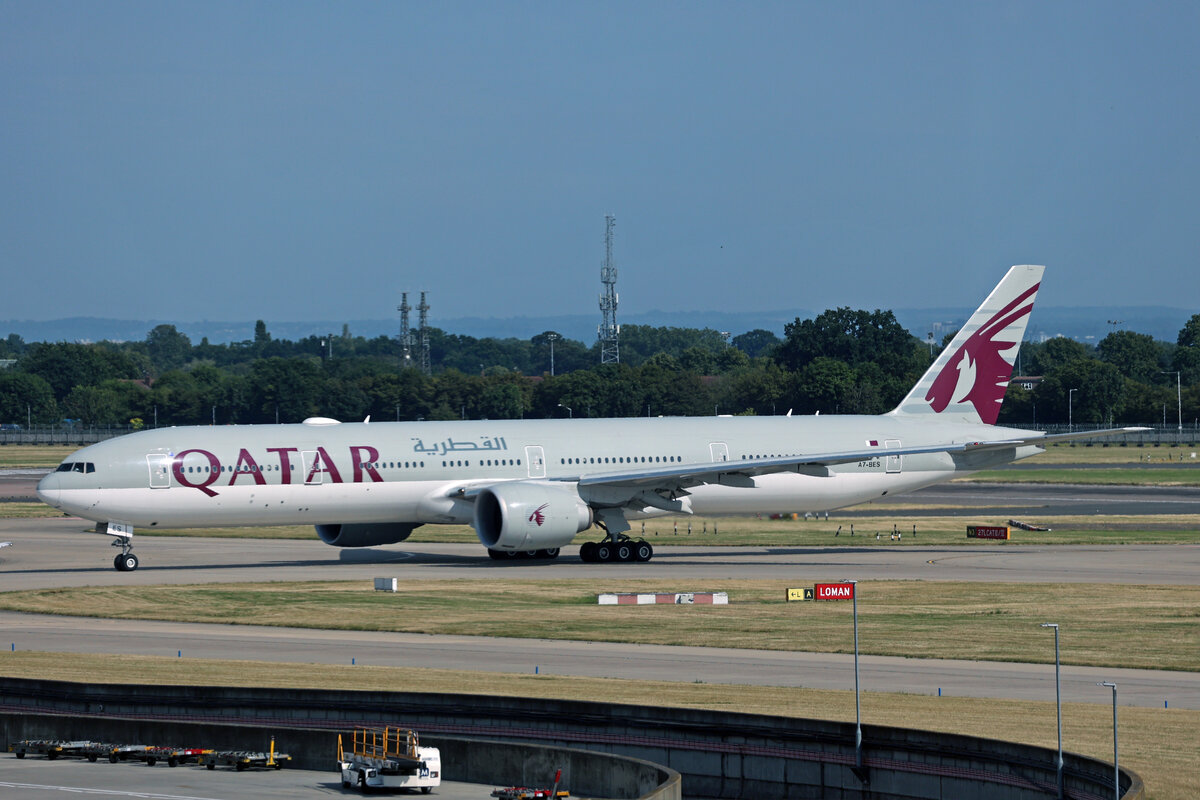 Qatar Airways, A7-BES, Boeing B777-3DZER, msn: 64089/1547, 08.Juli 2023, LHR London Heathrow, United Kingdom.