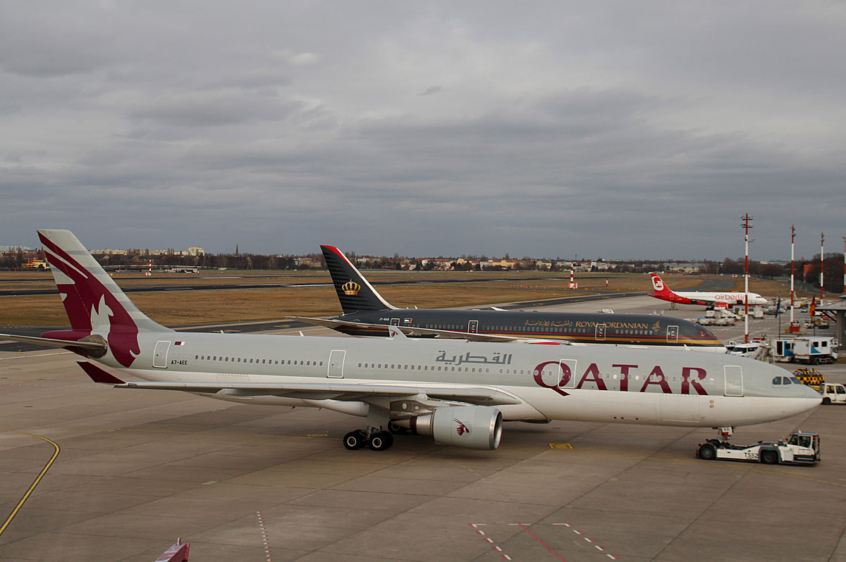 Qatar Airways, Airbus A 330-302, A7-AEE, Royal Jordanian, Boeing B 787-8 Dreamliner, JY-BAB, TXL, 16.03.2017