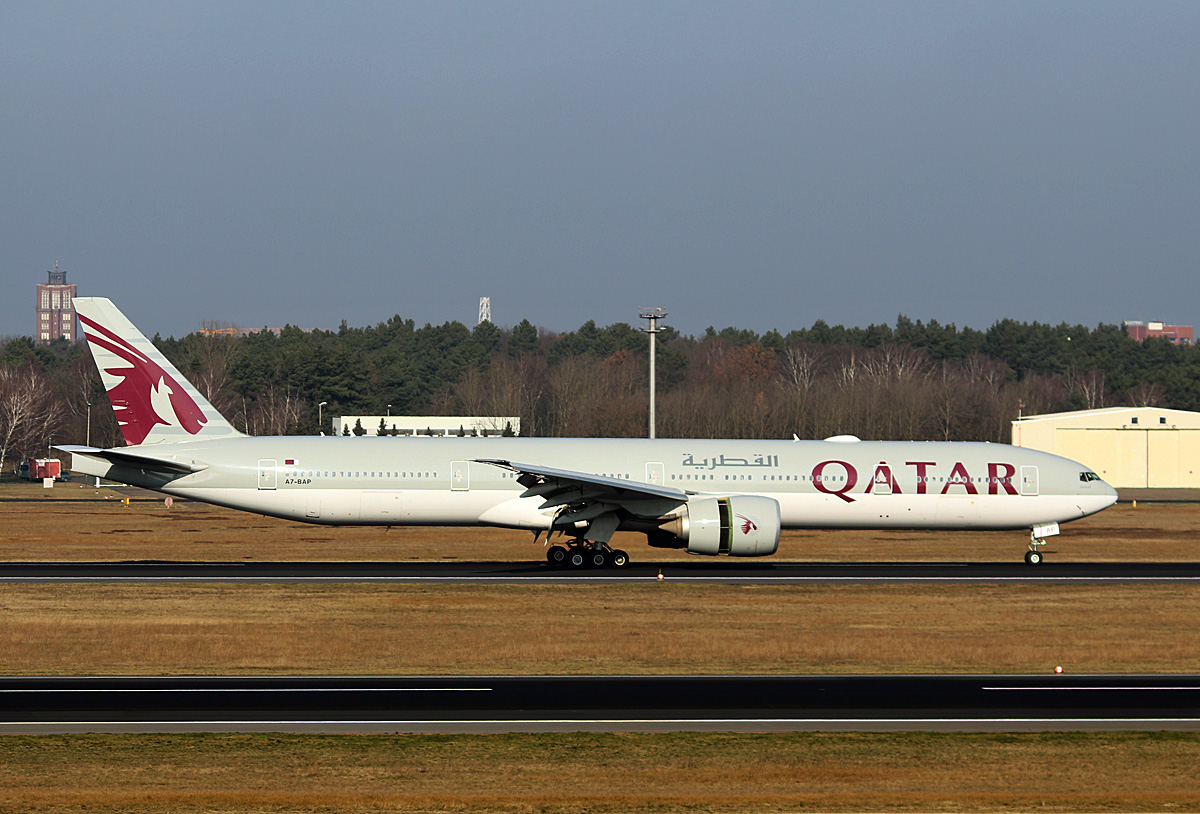 Qatar Airways, Boeing B 777-3DZ(ER), A7-BAP, TXL, 08.02.2018