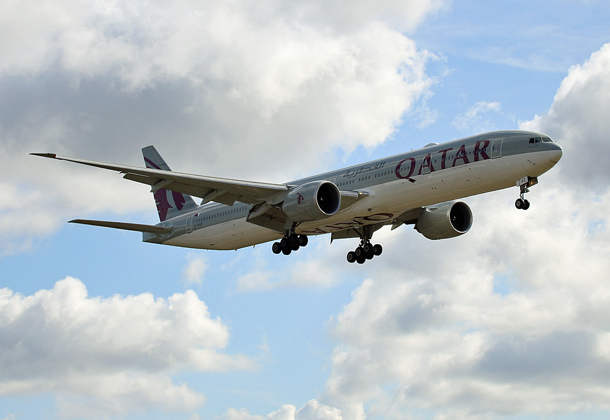 Qatar Airways, Boeing B 777-3DZ(ER), A7-BAZ, TXL, 19.09.2019