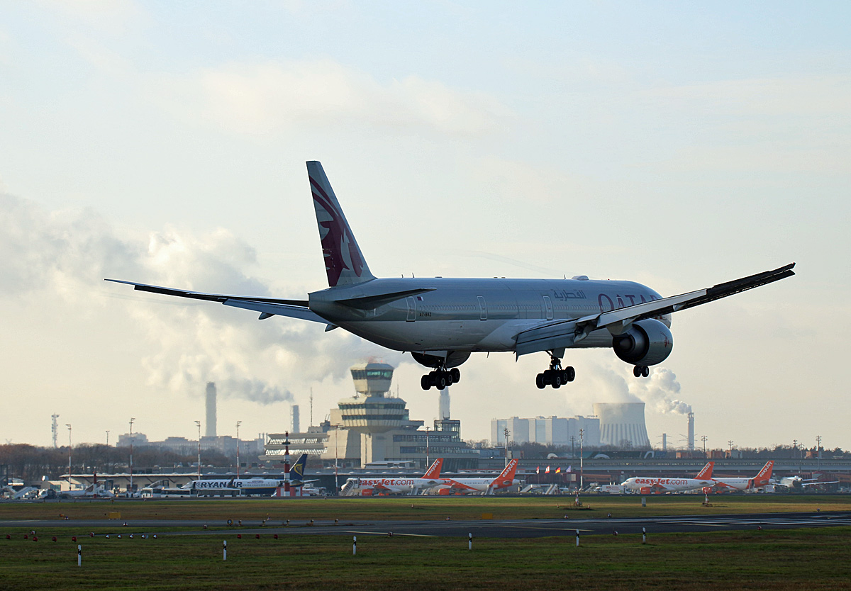 Qatar Airways, Boeing B 777-3DZ(ER), A7-BAZ, TXL, 30.11.2019