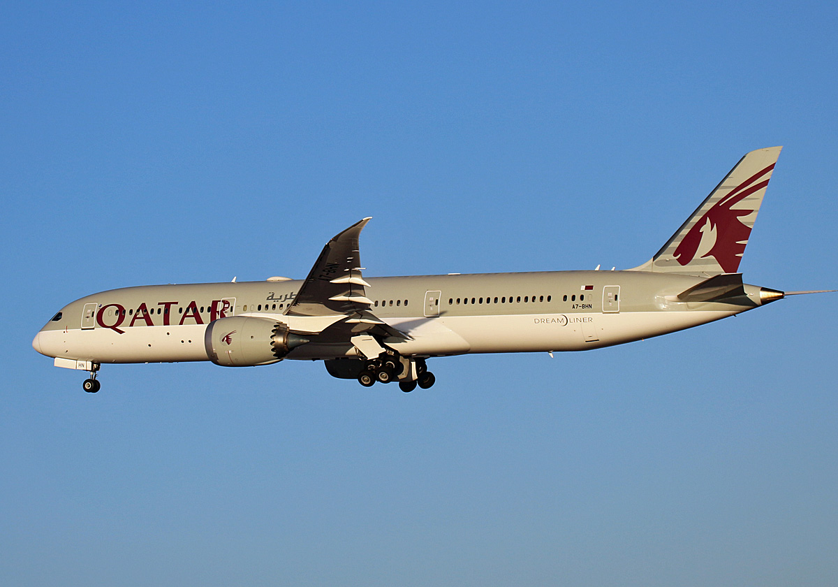 Qatar Airways, Boeing B 787-9 Dreamliner, A7-BHN, BER, 01.12.2024