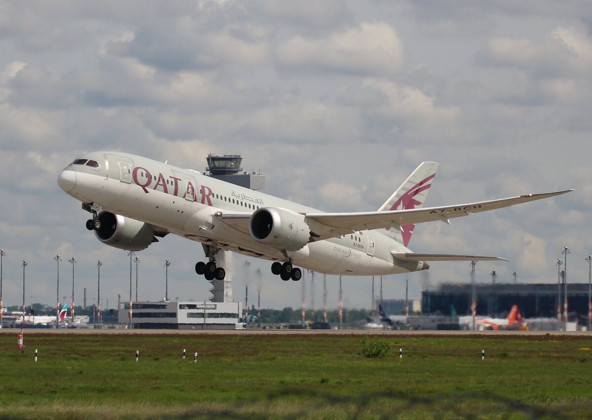 Qatar Airways, Boeing B 787-9, Dreamliner, A7-BCH, BER, 15.05.2026