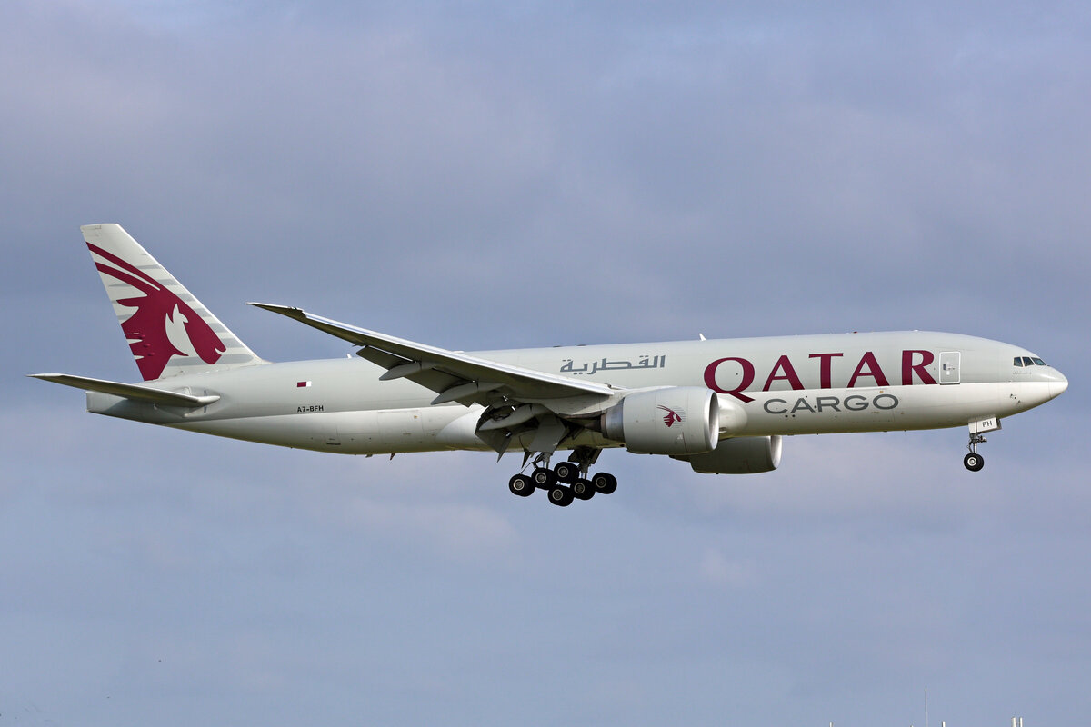 Qatar Airways Cargo, A7-BFH, Boeing 777-2FDZ, msn: 62770/1520, 18.Mai 2023, AMS Amsterdam, Netherlands.