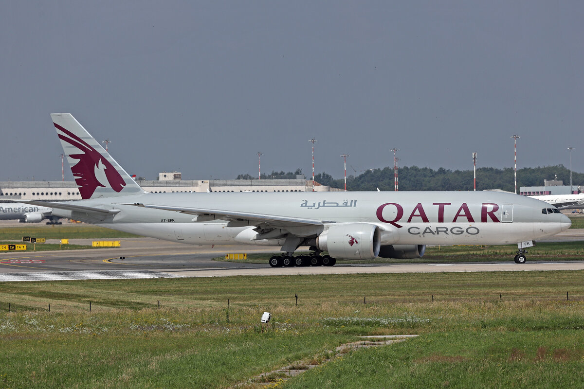 Qatar Airways Cargo, A7-BFK, Boeing B777-FDZ, msn: 62084/1432, 04.Juli 2024, MXP Milano Malpensa, Italy.