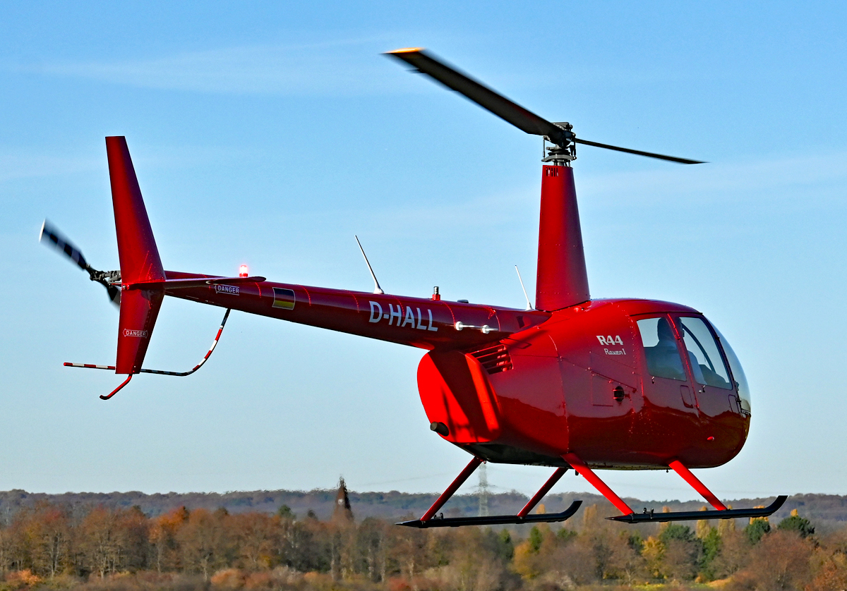 R 44 Raven I, D-HALL der Fa.AirLloyd, Abflug von der Tankstelle in EDKB - 18.11.2020