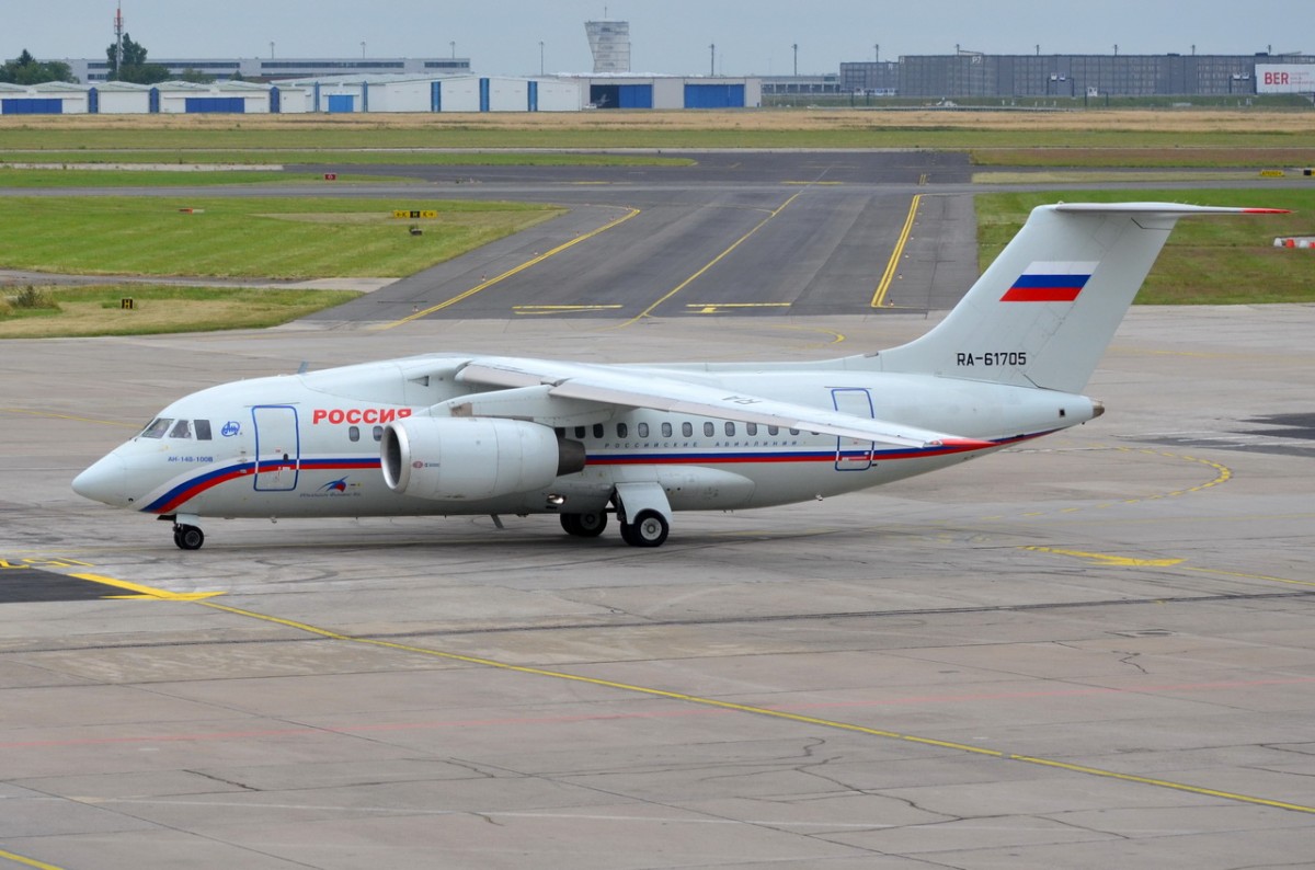 RA-61705 Rossiya - Russian Airlines Antonov An-148-100B   zum Start in Schönefeld am 19.06.2014