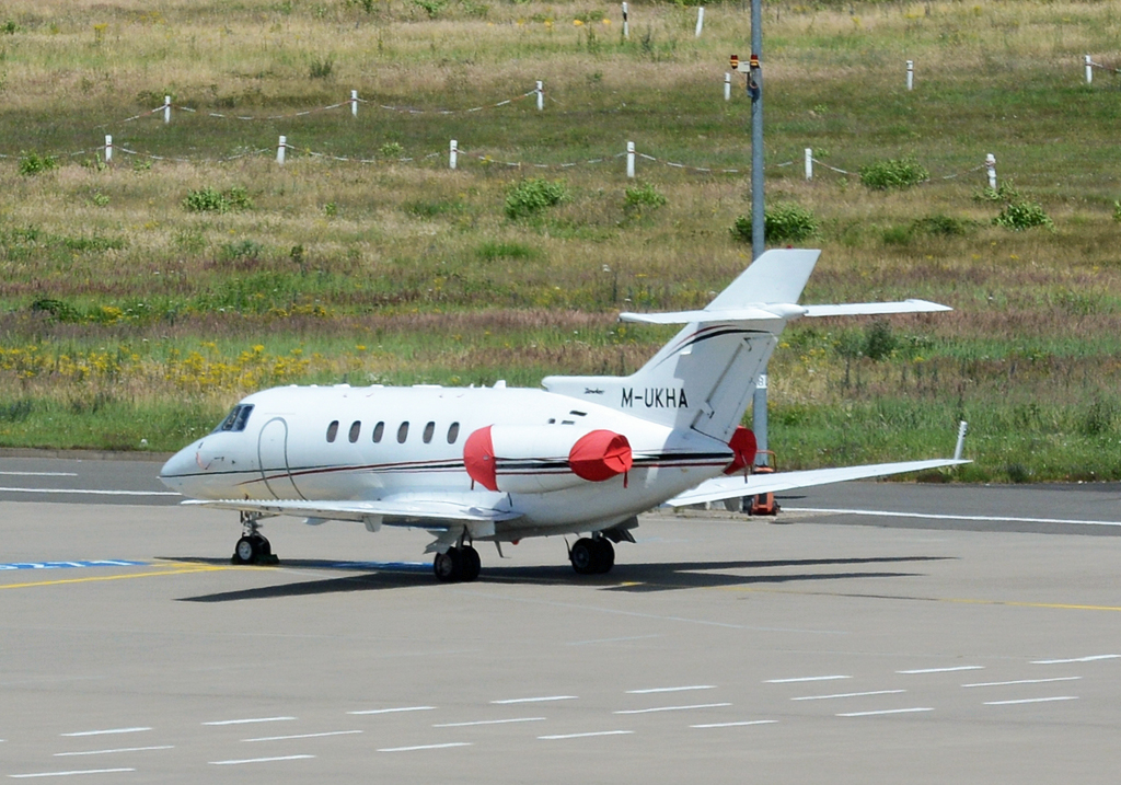 Raytheon Hawker 800 XP, M-UKHA am Flughafen Köln-Bonn - 10.07.2018