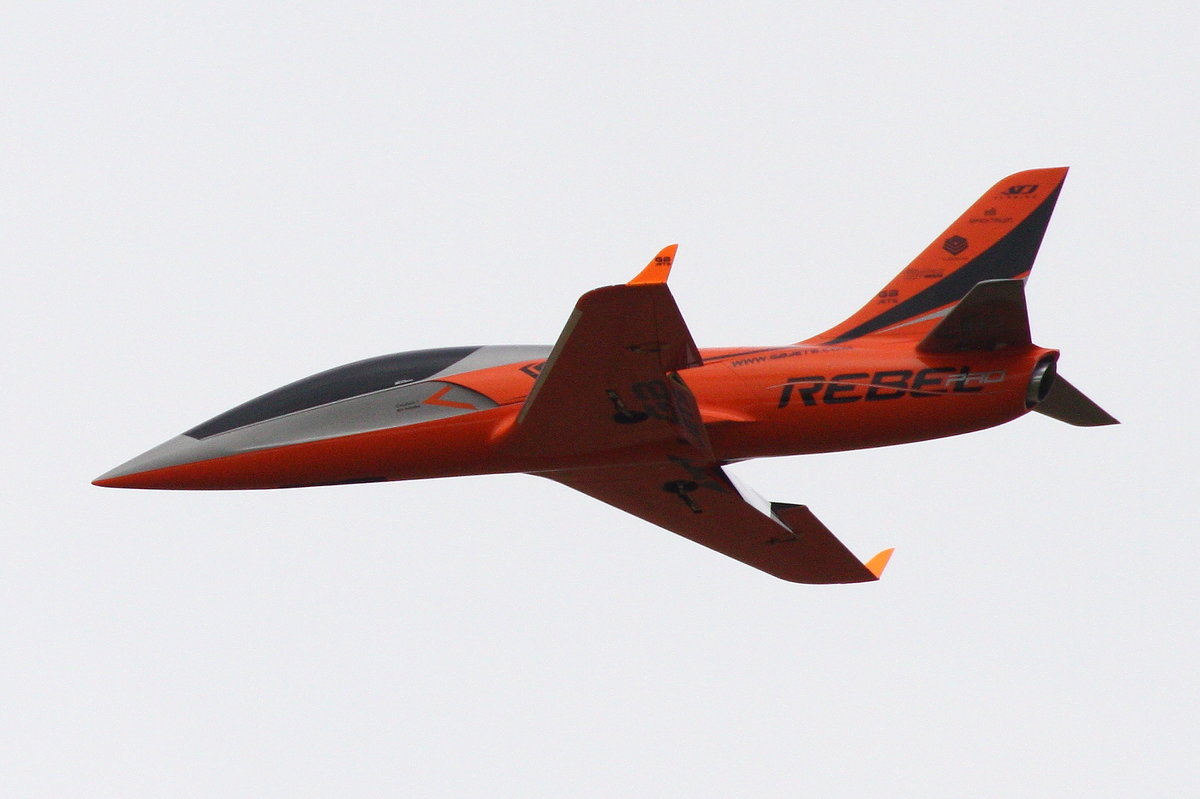 RC Turbinenjet-Modell Rebel Pro von Pirotti snc, geflogen bei der JetPower-Messe 2016 auf dem Flugplatz Bengener Heide in Bad Neuenahr-Ahrweiler. Aufnahmedatum: 17.09.2016