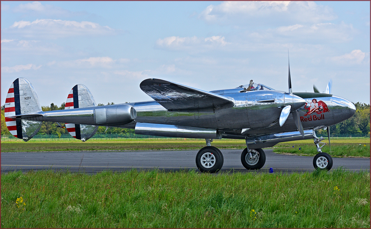 Red Bull N25Y; Lockheed P-38L Lightning; Maribor Flughafen MBX, Flying Bulls Training Camp; 29.4.2022