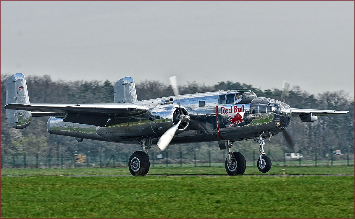 Red Bull N6123C; North American B-25 Mitchell; Maribor MBX, Flying Bulls Training Camp; 12.4.2018