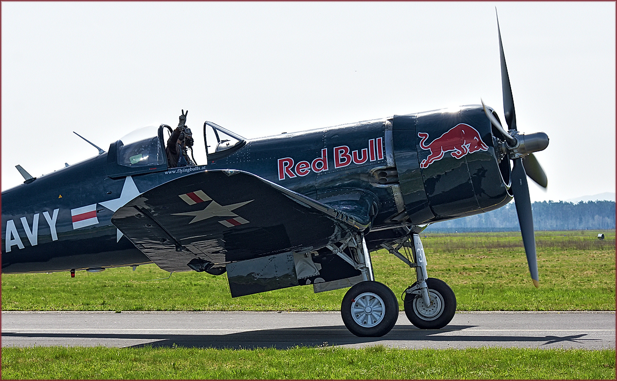 Red Bull OE-EAS; F4U-4 Corsair; Maribor MBX; Flying Bulls Trainings Camp von 9. bis 14. April auf MBX (und Gruß zurück an freundlichen Flieger); 9.4.2019