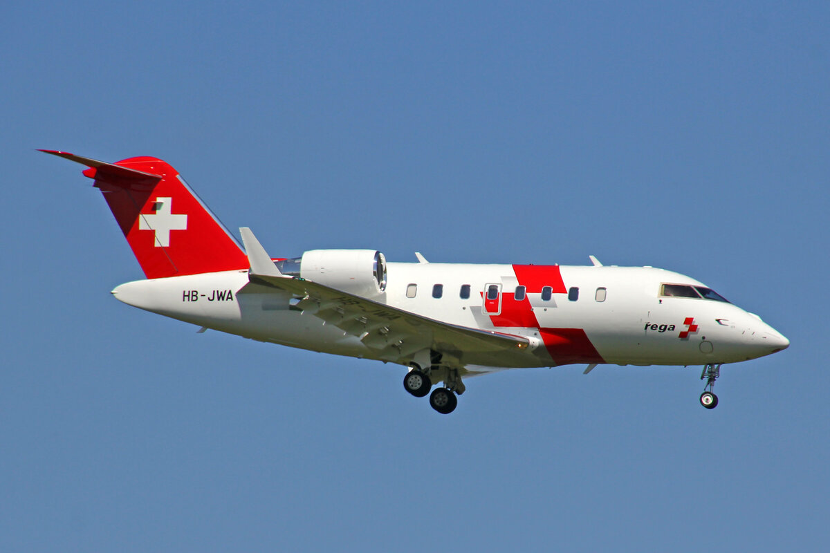 REGA Swiss Air Ambulance, HB-JWA, Bombardier Challenger 650, msn: 6092, 01.Mai 2022, ZRH Zürich, Switzerland.