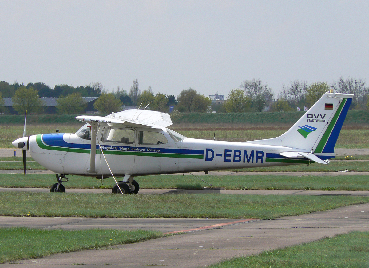 Reims-Cessna 172F D-EBMR Flugplatz  Hugo Junkers  am 01.05.2013 auf dem Flugplatz Strausberg