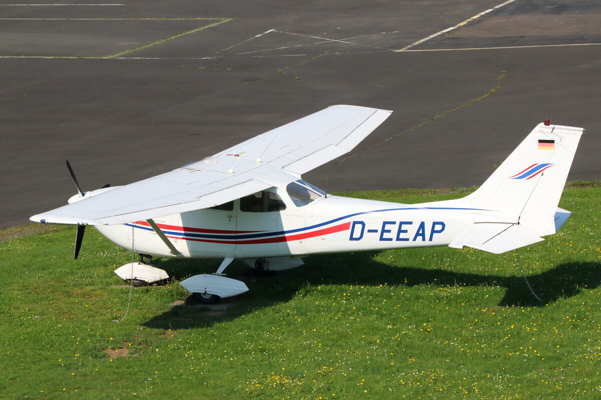 Reims-Cessna FR172F Reims-Rocket, D-EEAP, Bonn-Hangelar (EDKB)am 04.09.2021.