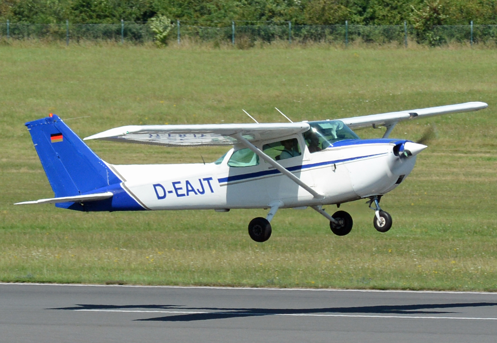 Reims F 172 Skyhawk, D-EAJT beim Start in Bonn-Hangelar - 17.08.2016
