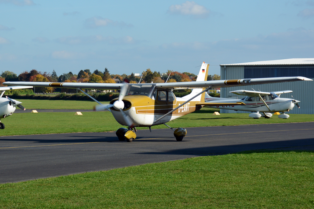 Reims Rocket FR 172 G, D-EANT, rollt zum Start in EDKB - 23.10.2015