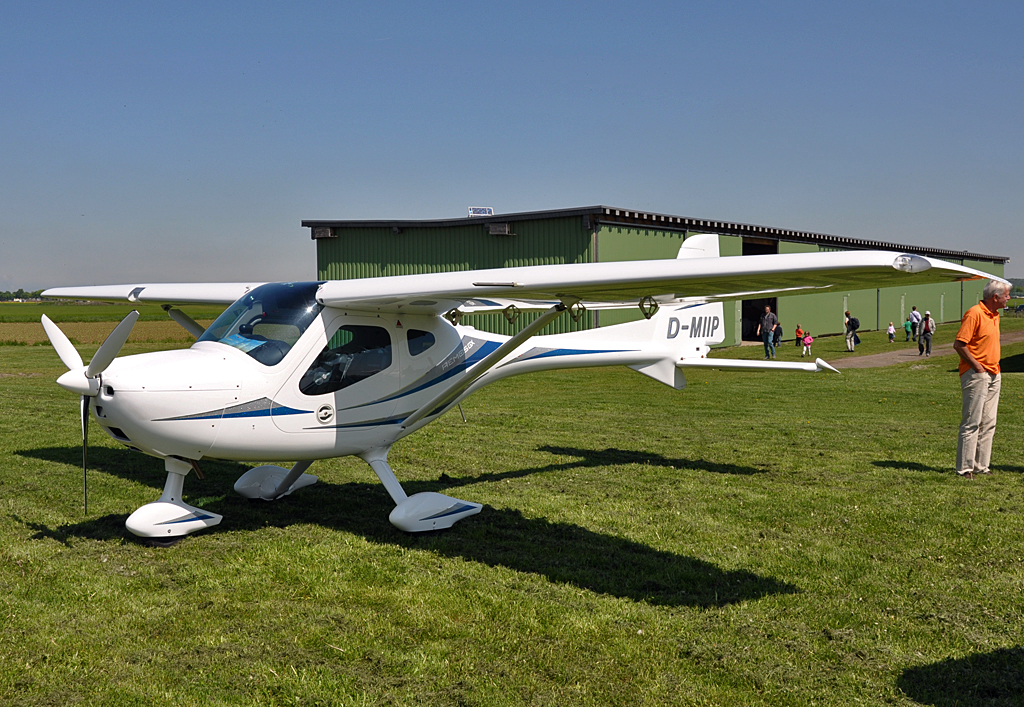 Remos GX D-MIIP auf dem UL-Flugplatz Mggenhausen - 19.05.2013