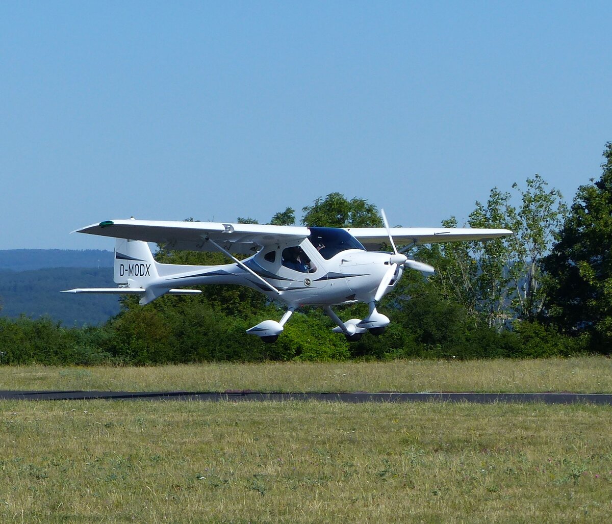 Remos GX, D-MODX, Flugplatz Hammelburg (EDFJ), 12.7.2026