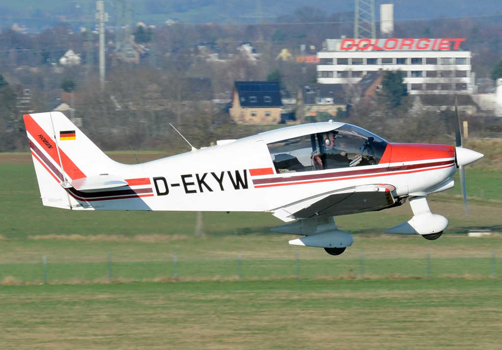 Robin DR 400-180 Regent, D-EKYW, beim Start von EDKB 16.02.2016