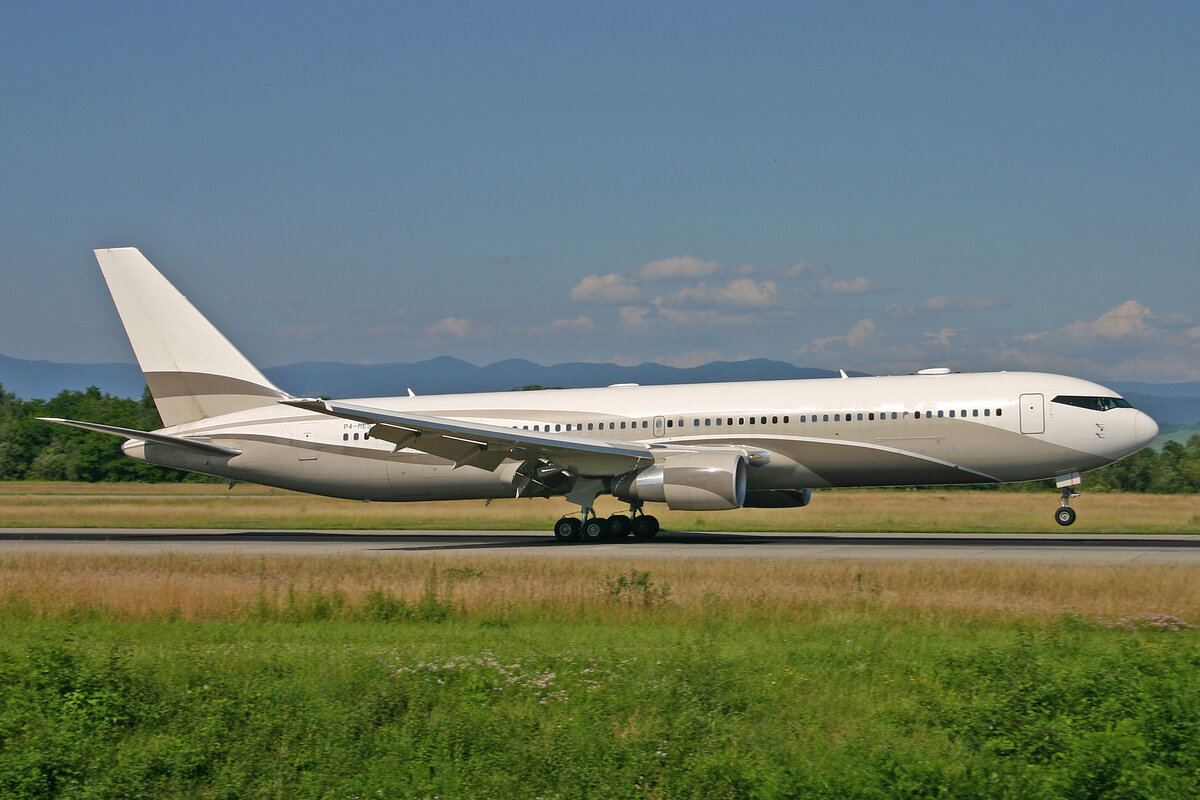 Roman Abramovich, P4-MES, Boeing B767-33AER, msn: 33425/909, 21.Juni 2008, BSL Basel - Mühlhausen, Switzerland.