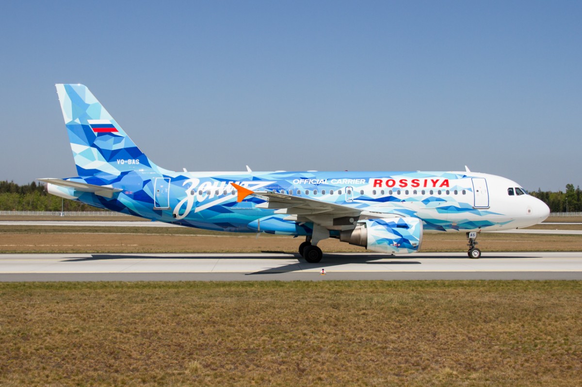 Rossija , VQ-BAS , A319-100 , Frankfurt/Main , Landebahn nordwest , 24.04.2015