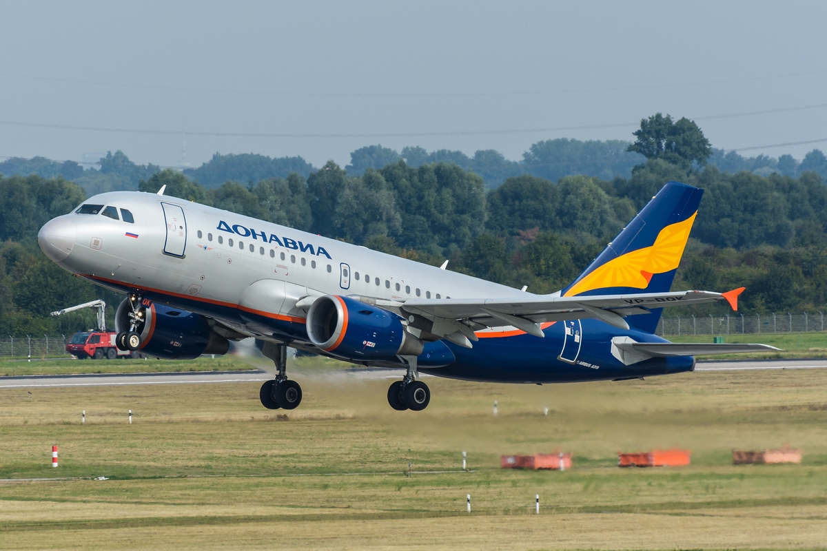 Rossiya/Donavia Airbus A319-111 VP-BQK am 11.09.2016 in Düsseldorf.