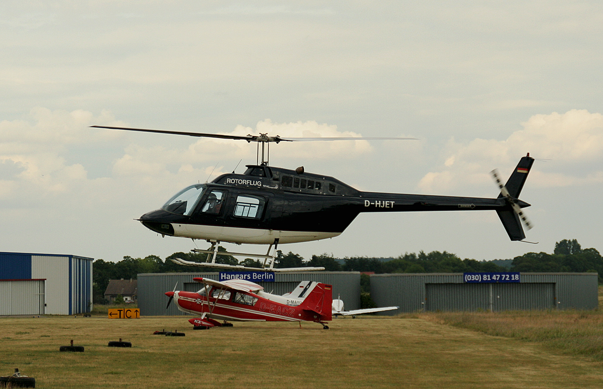 Rotorflug Bell 206B JetRanger III D-HJET am 27.06.2015 auf dem Flugplatz Strausberg