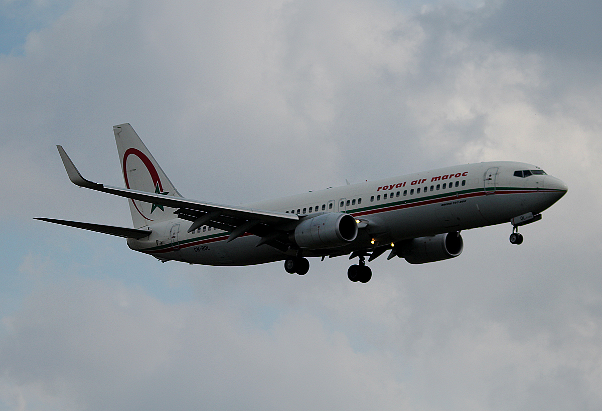 Royal Air Maroc B 737-806 CN-ROL bei der Landung in Berlin-Tegel am 09.05.2014