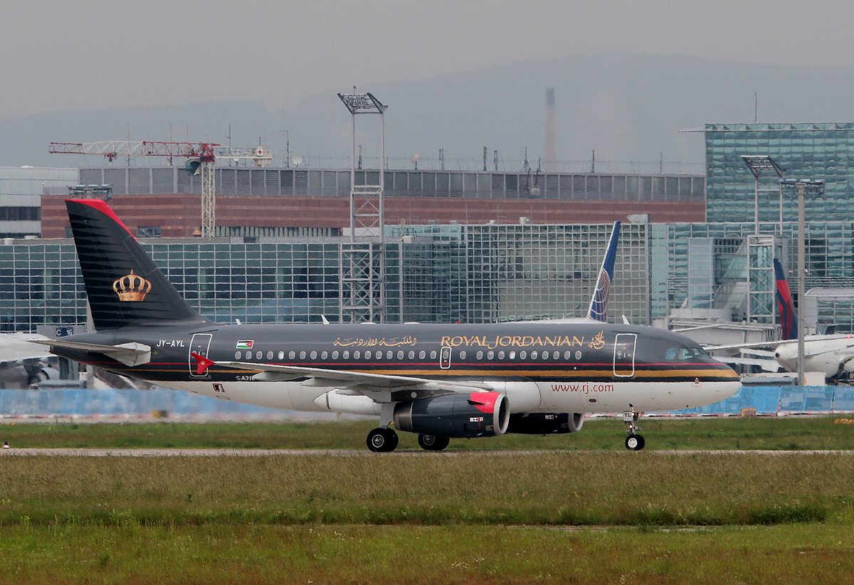 Royal Jordanian A 319-132 JY-AYL bei der Ankunft in Frankfurt am 10.06.2013