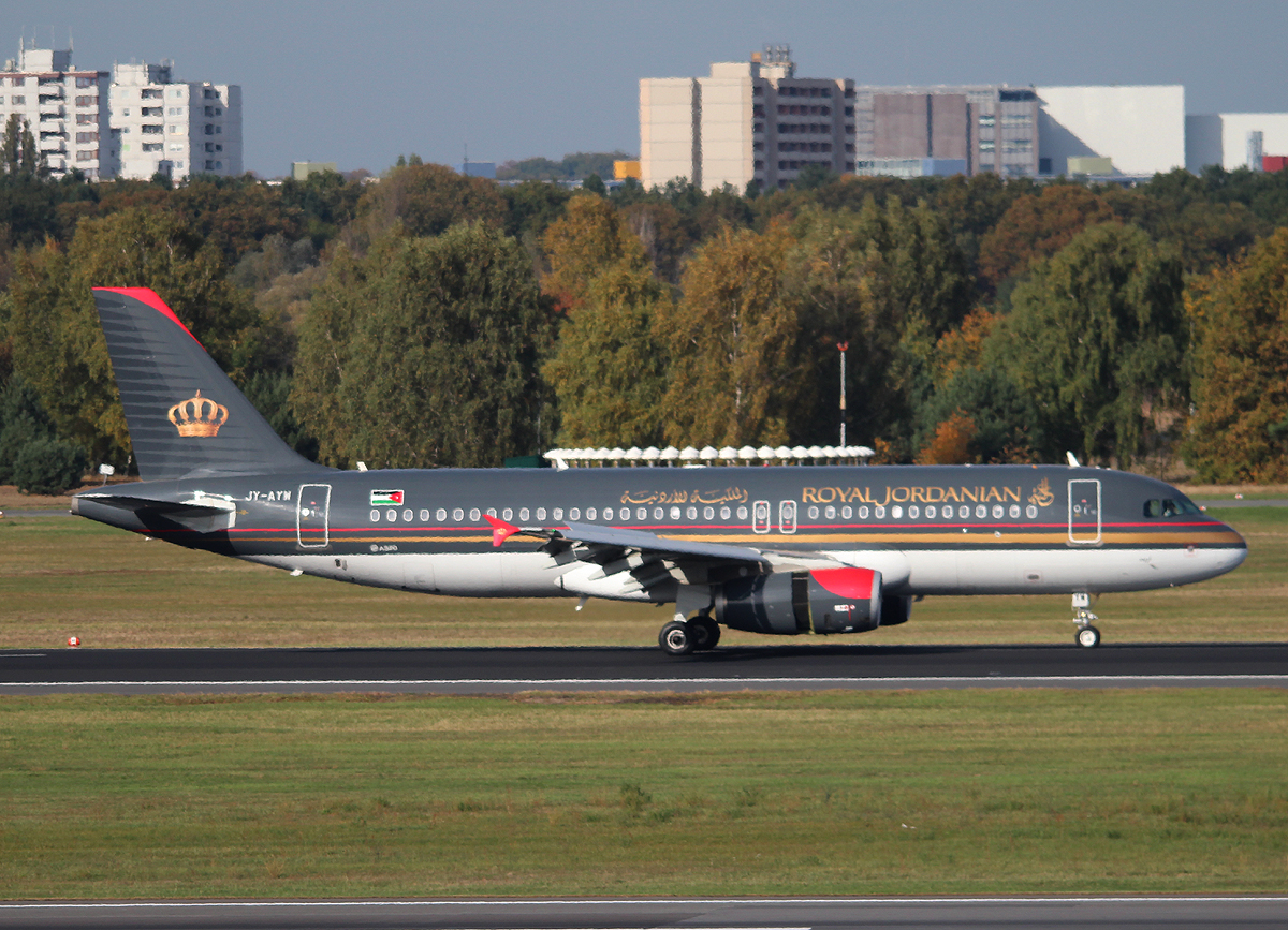 Royal Jordanian A 320-232 JY-AYW nach der Landung in Berlin-Tegel am 19.10.2013