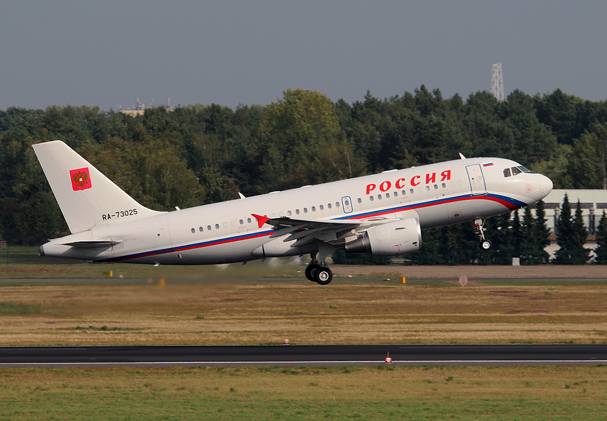 Russia State Transport Company A 319-115X(CJ) RA-73025 beim Start in Berlin-Tegel am 13.09.2015