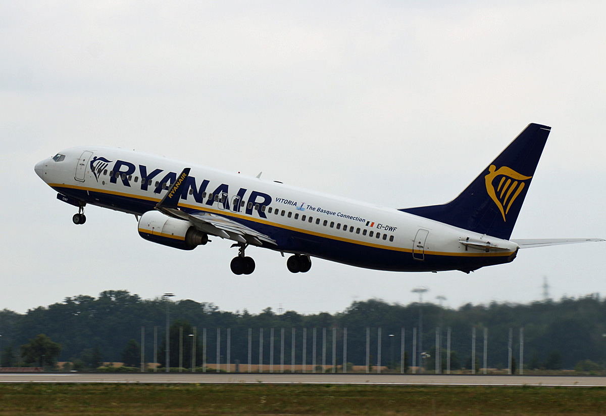 Ryanair, Boeing B 737-8AS, EI-DWF, BER, 19.08.2021
